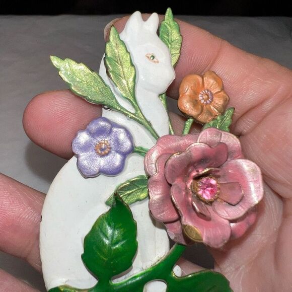 Vintage Painted Metal and Rhinestone White Cat and Flower Pin - Picture 3 of 9